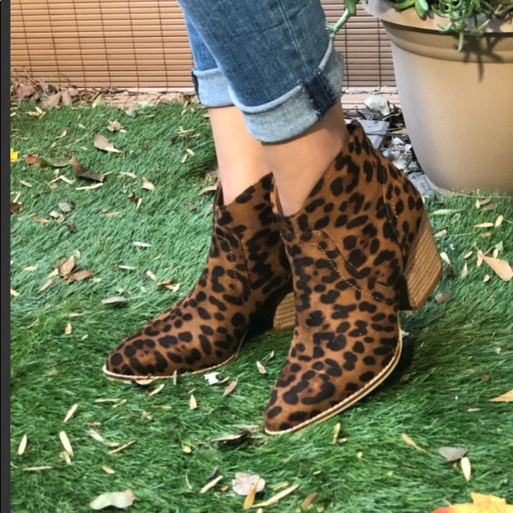Faux suede Leopard Print Ankle Booties - Picture 4 of 9